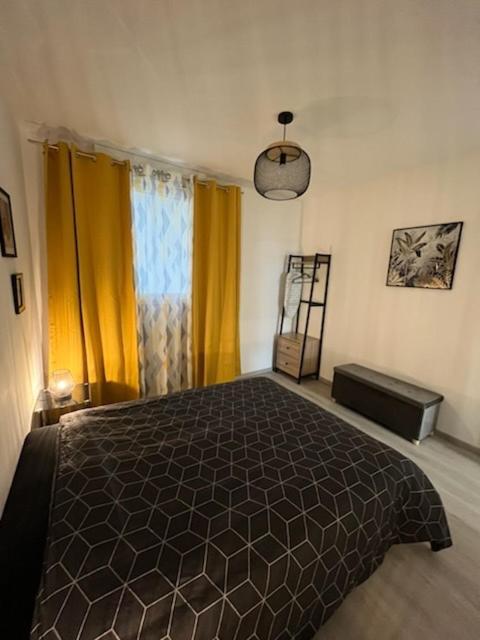 Apartamento Le Mendes Évron Exterior foto